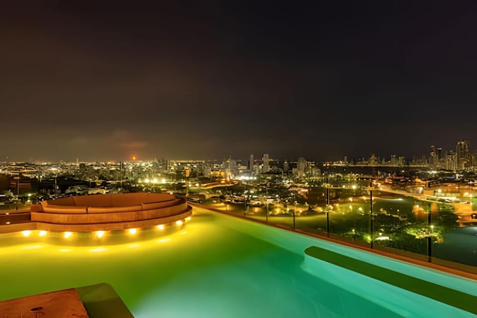 Night, Swimming pool