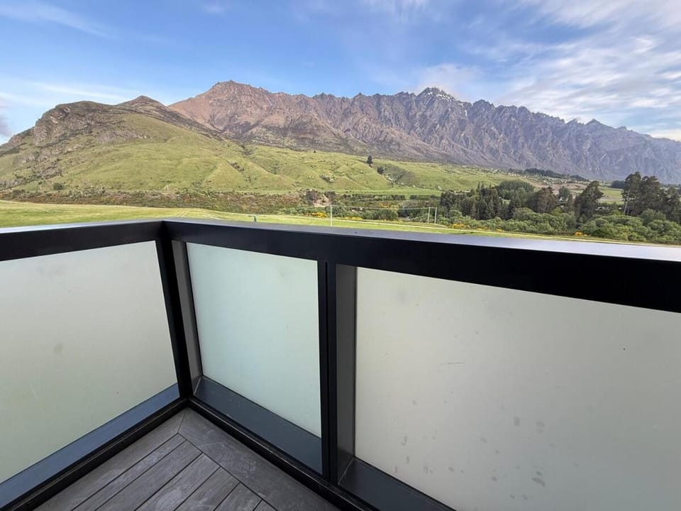 Nearby landmark, Day, Natural landscape, View (from property/room), Balcony/Terrace, Mountain view