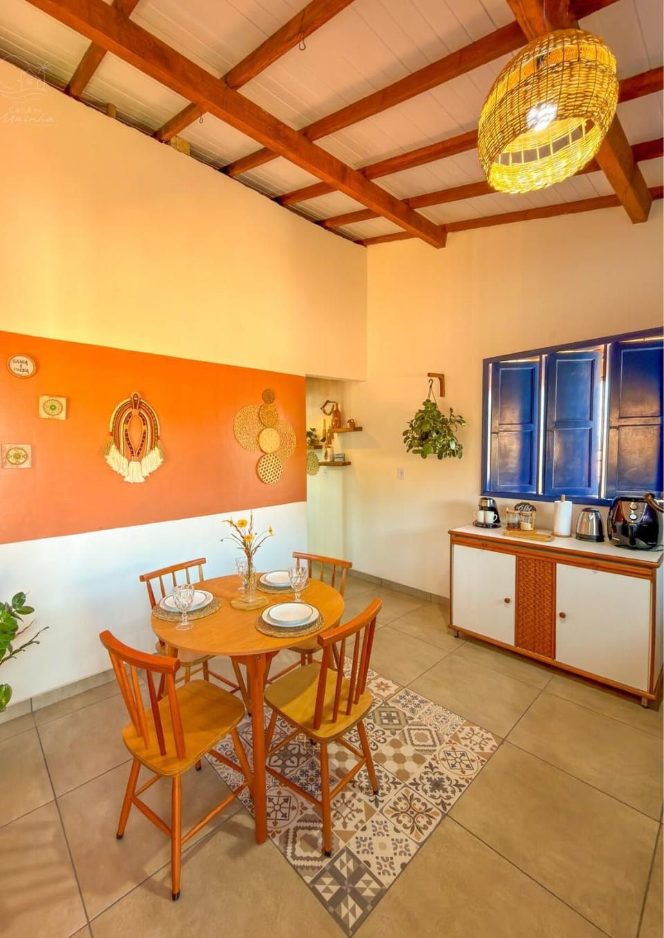 Kitchen or kitchenette, Decorative detail, Dining area