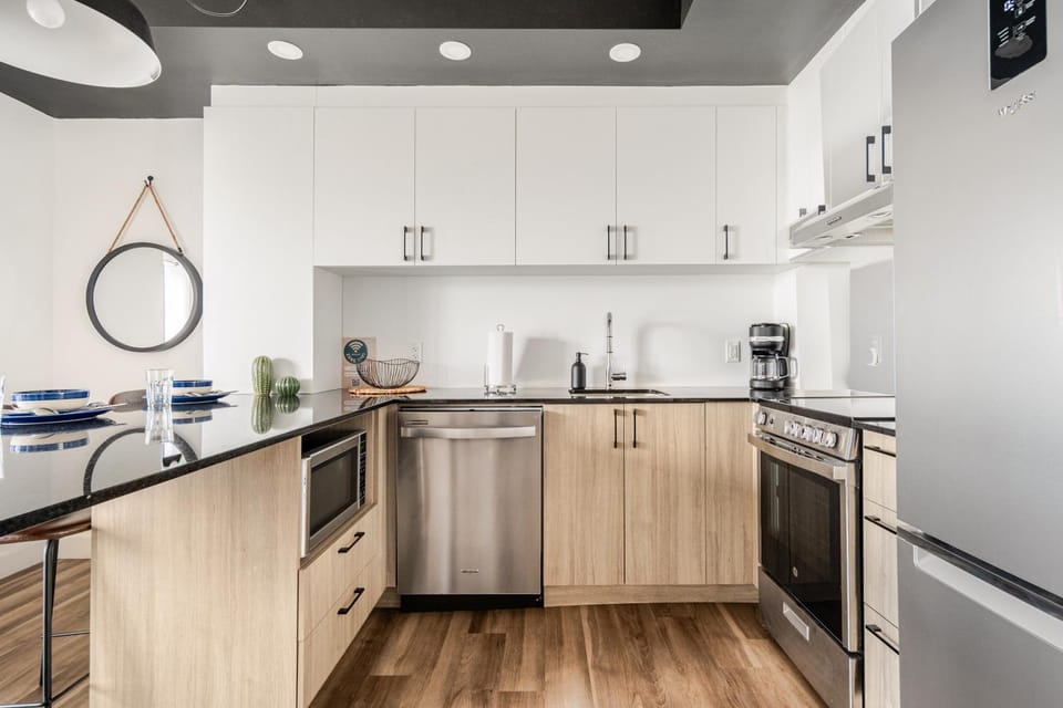Coffee/tea facilities, Kitchen or kitchenette, dishwasher, oven, stove, toaster
