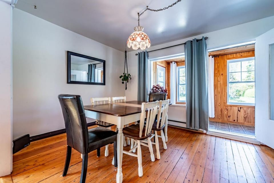 Le 1871 séjour champêtre et lumineux et Mauricie Apartment in Shawinigan