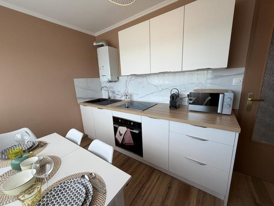 New apartment, close to highway, easy parking Apartment in Bourgogne-Franche-Comté