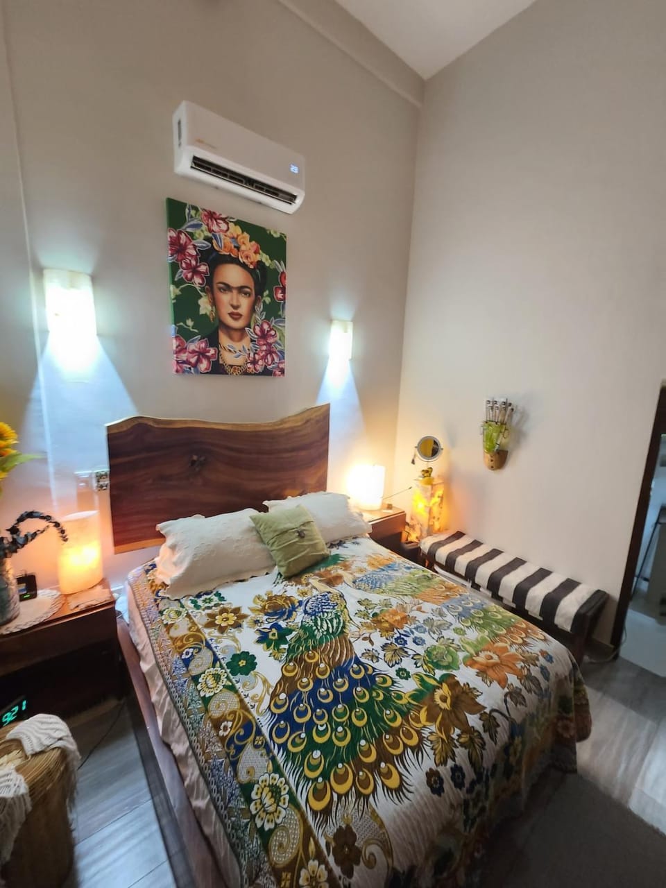 Photo of the whole room, Bedroom