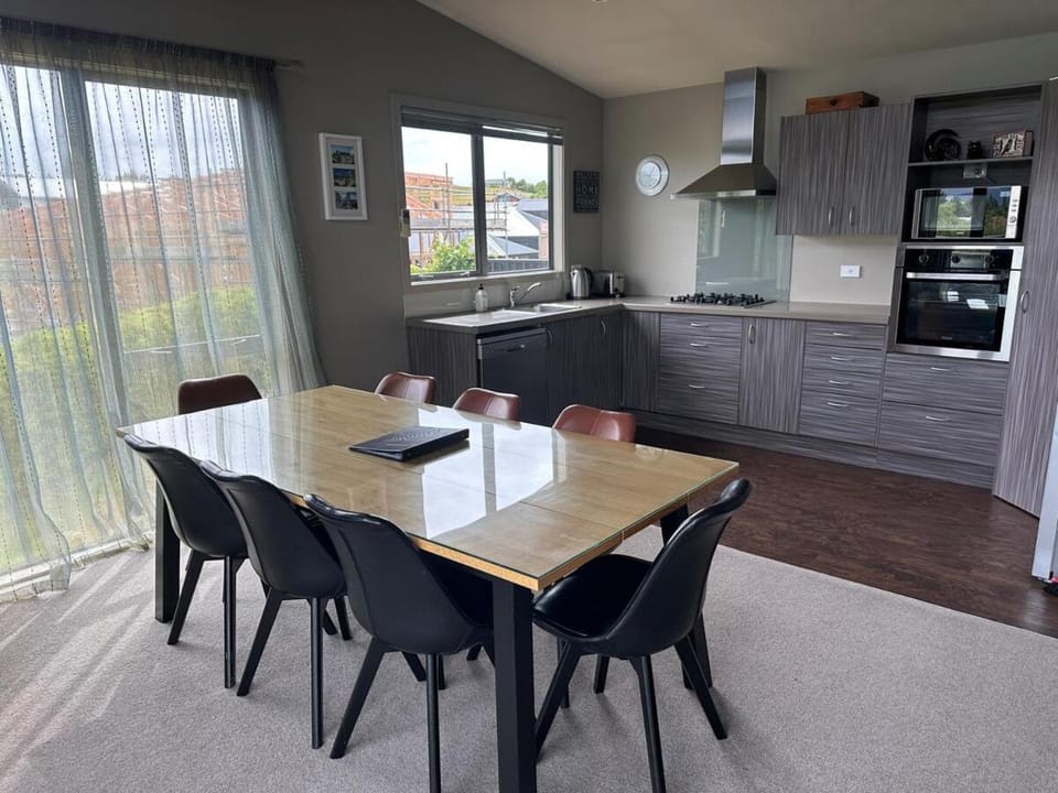 Sunny Bob Lee Place House in Wanaka
