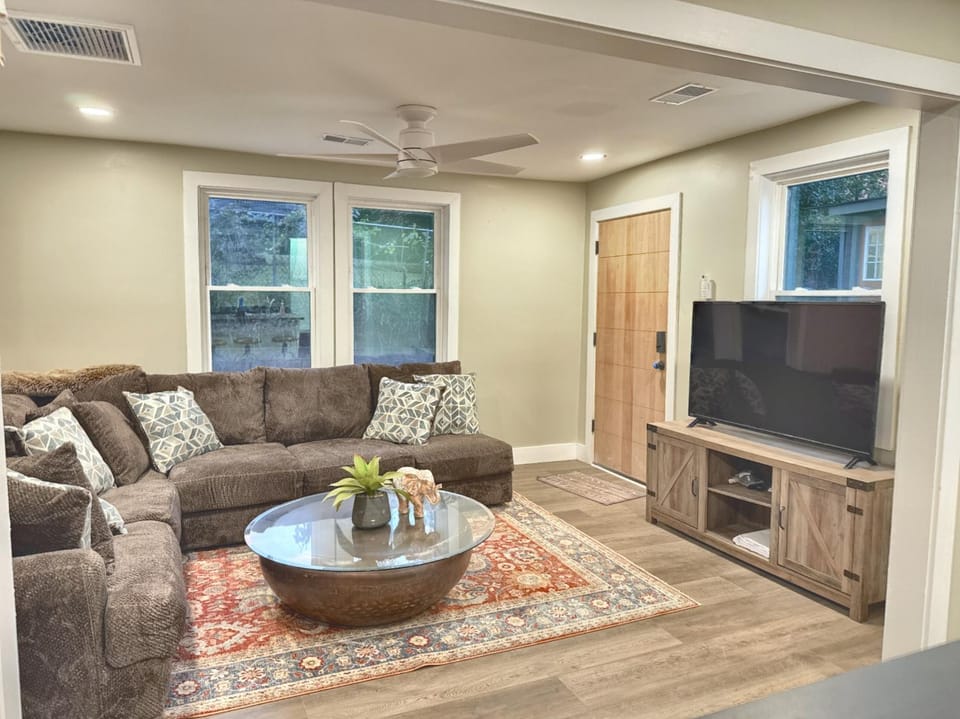 TV and multimedia, Living room, Seating area, Internal: Not applicable to any particular room
