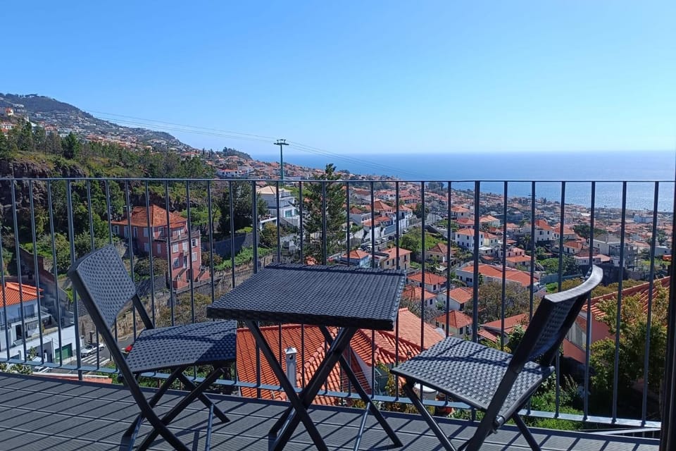 View (from property/room), Balcony/Terrace, City view, Landmark view, Mountain view, Sea view, Area and facilities