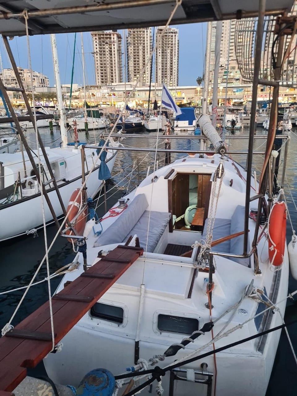 SeaGlamp Docked boat in South District