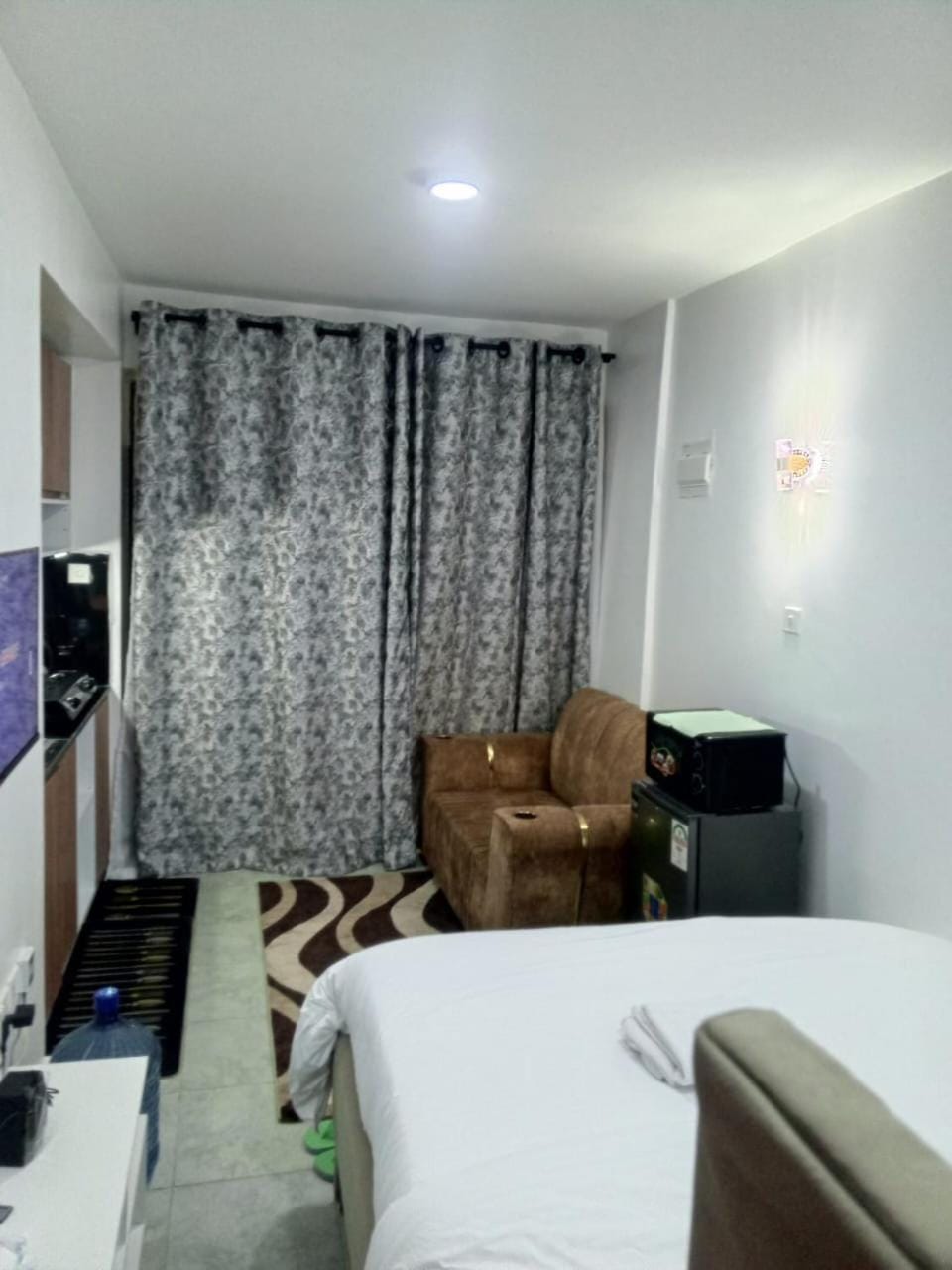 Bed, Living room
