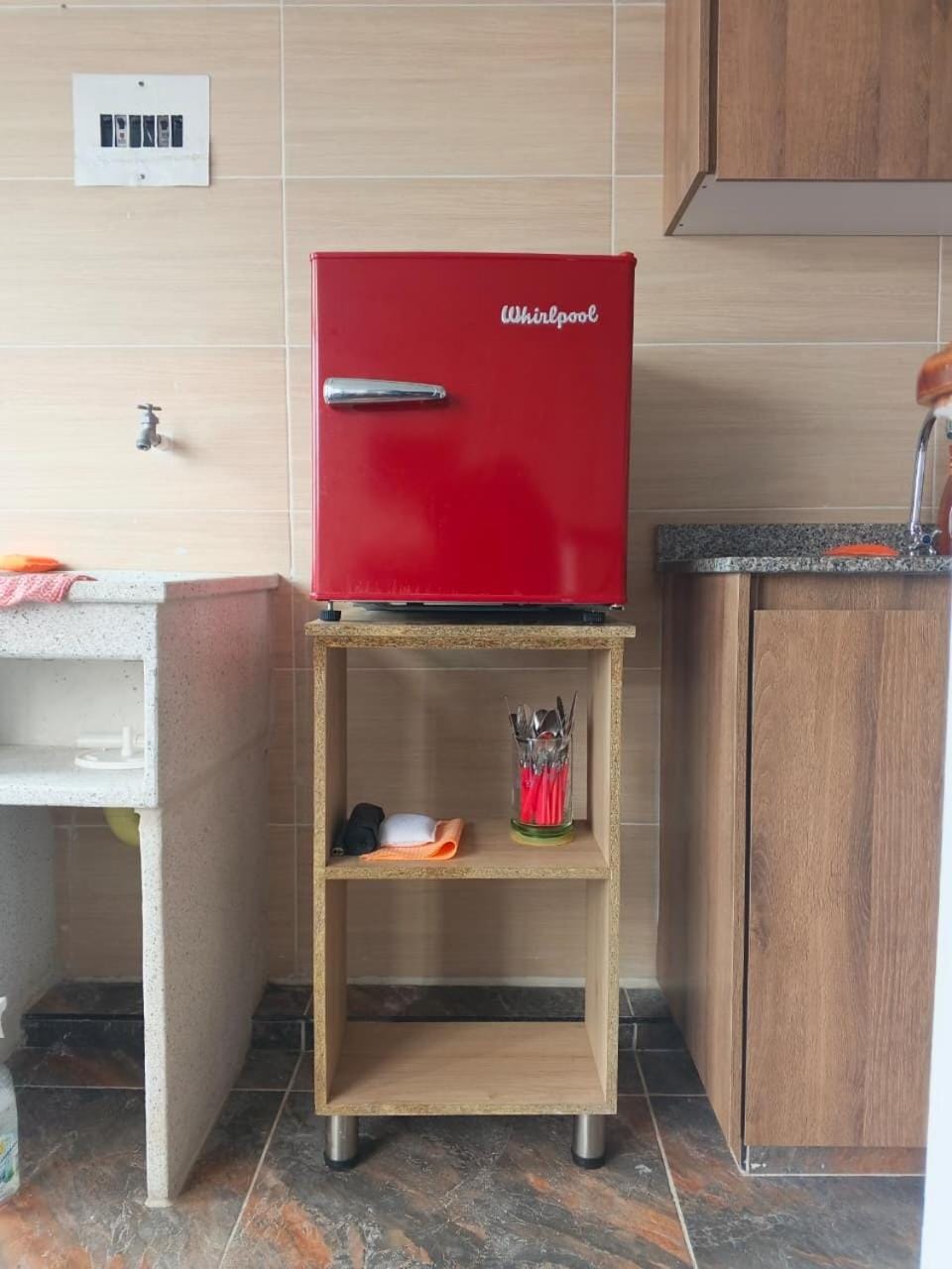 Kitchen or kitchenette, minibar, stove