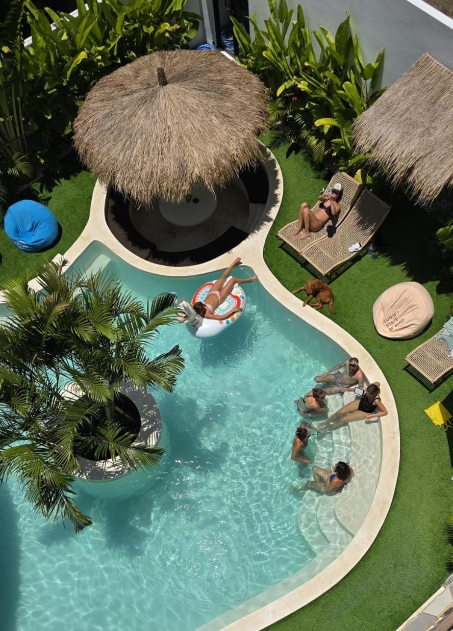 The Lazy Lama Hostel Uluwatu Hostel in Bali