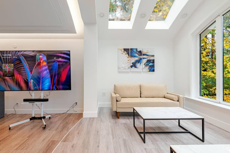 Communal lounge/ TV room, TV and multimedia, Living room