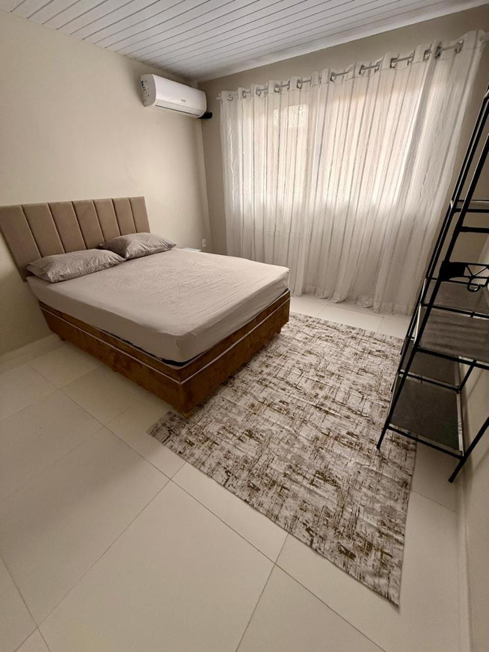 Bed, Photo of the whole room, Bedroom, air conditioner