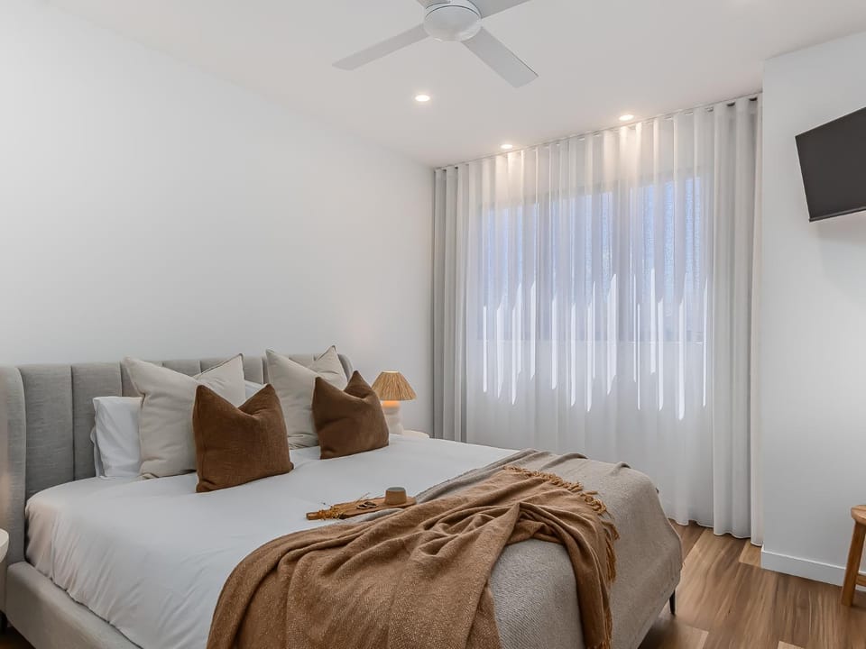 Bed, Bedroom