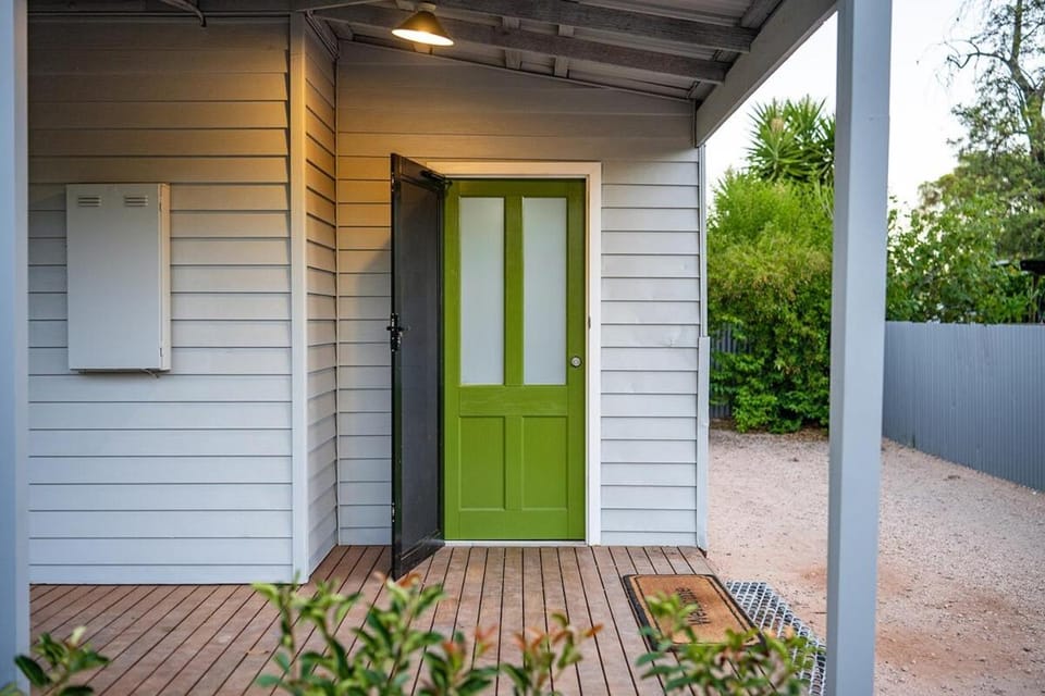 Settlers Cottage on Fitzroy Sleeps 6 House in Victoria