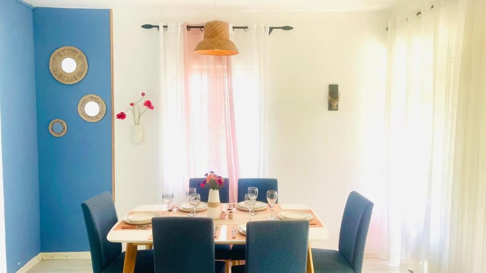 Charming House with Pool, 5 Min to the Beach House in Grand Baie