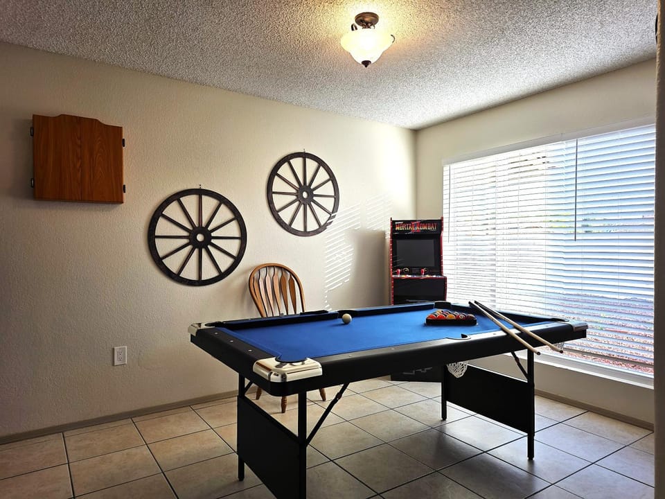 Billiard, Game Room