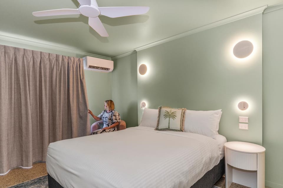 Bedroom, City view, Sea view