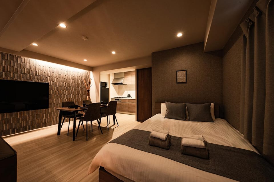 Bed, TV and multimedia, Living room, Photo of the whole room