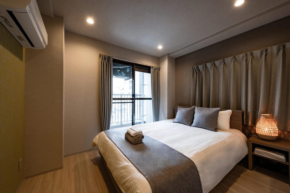Bed, Photo of the whole room, Bedroom, towels, air conditioner