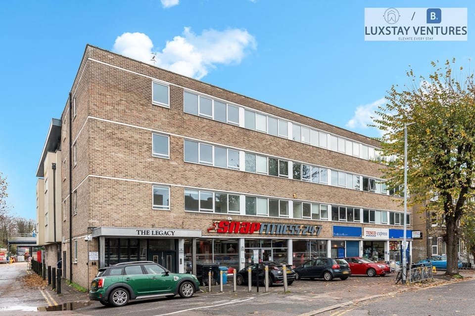 Property building, Day, Neighbourhood, City view, Street view, Location