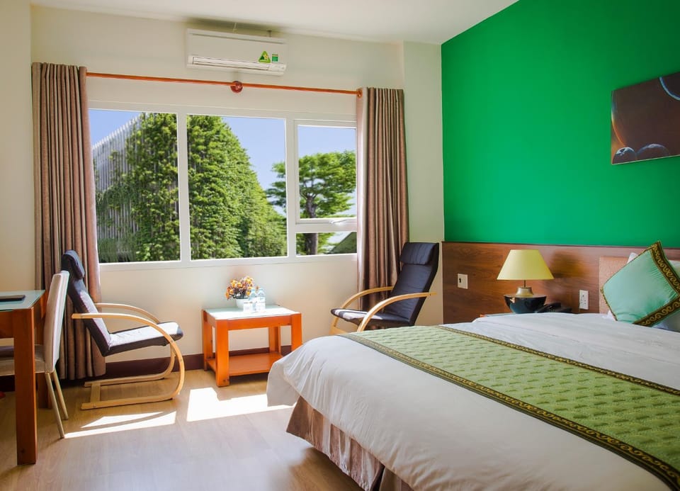 Bed, Living room, Seating area, Bedroom, air conditioner