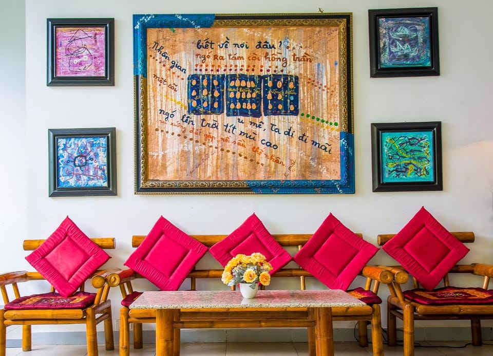 Living room, Decorative detail, Seating area