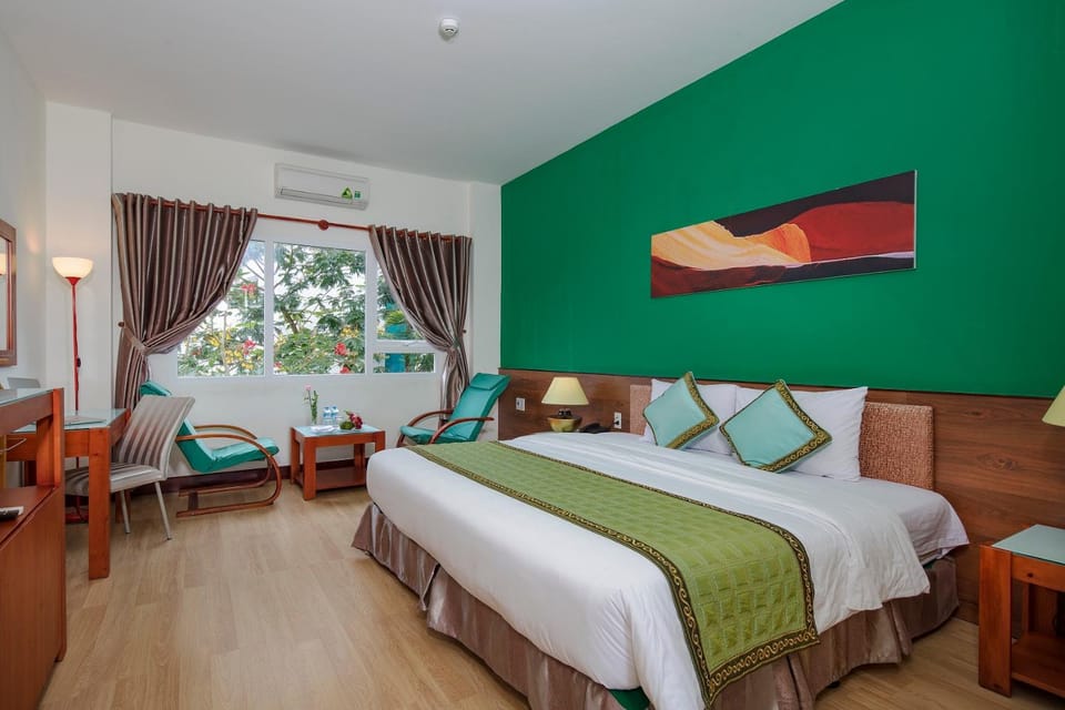Photo of the whole room, Seating area, Bedroom