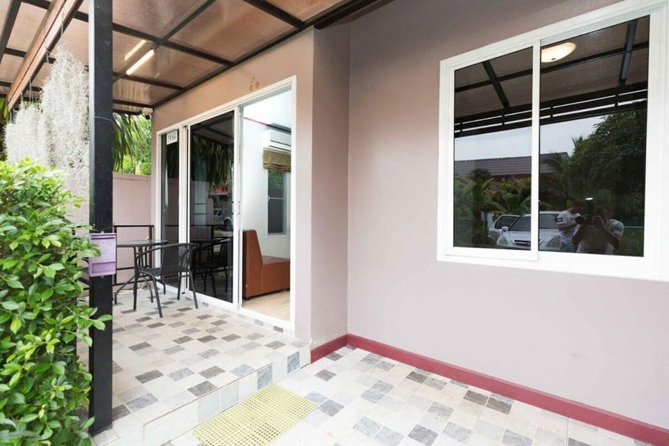 Patio, Facade/entrance, Garden, View (from property/room), Balcony/Terrace