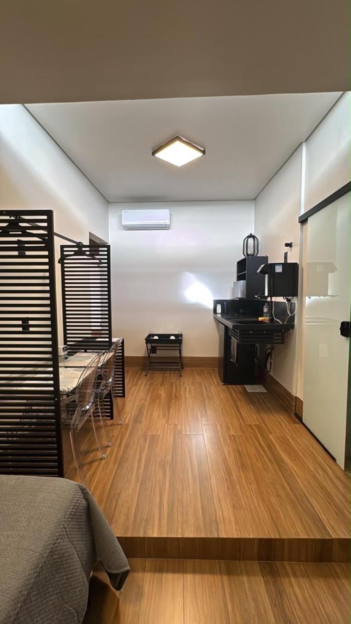 4 Studio novo no centro com ar condicionado e tv UFLA, UNILAVRAS restaurantes padaria Apartment in State of São Paulo