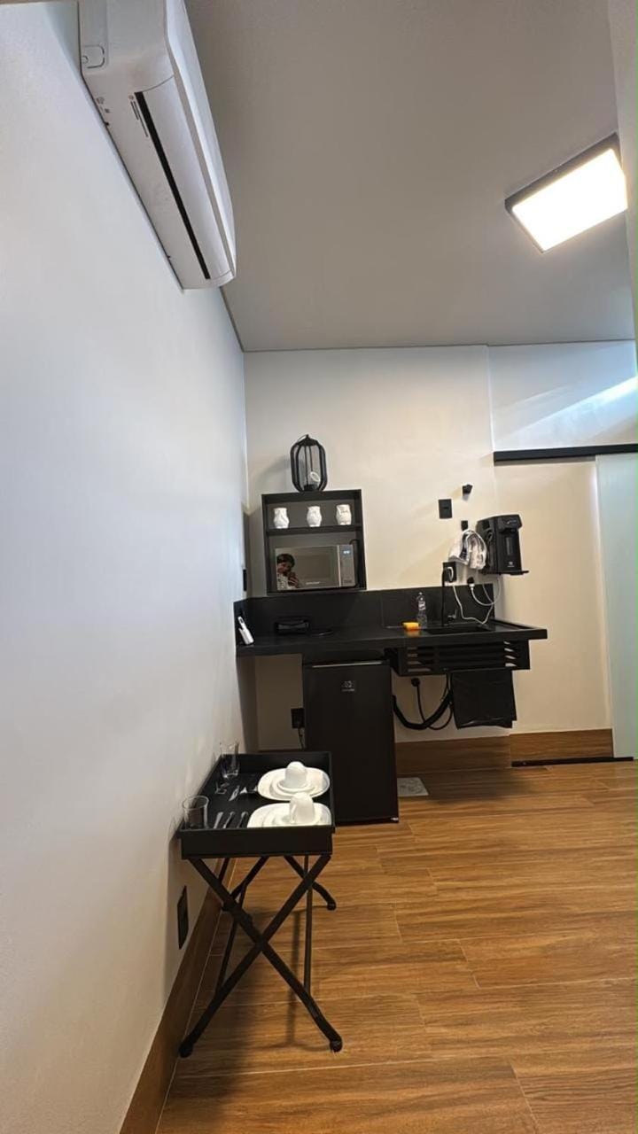 4 Studio novo no centro com ar condicionado e tv UFLA, UNILAVRAS restaurantes padaria Apartment in State of São Paulo