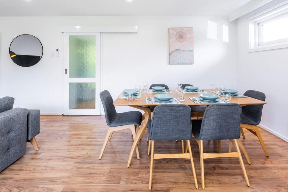 Rye Retro Modern Remix Apartment in Melbourne