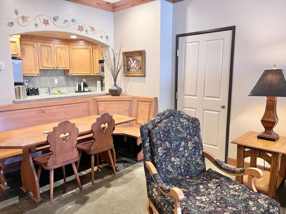 Swiss Zermatt King Suite with Pool Near Park City Ski Resorts - 2049 Apartment in Midway