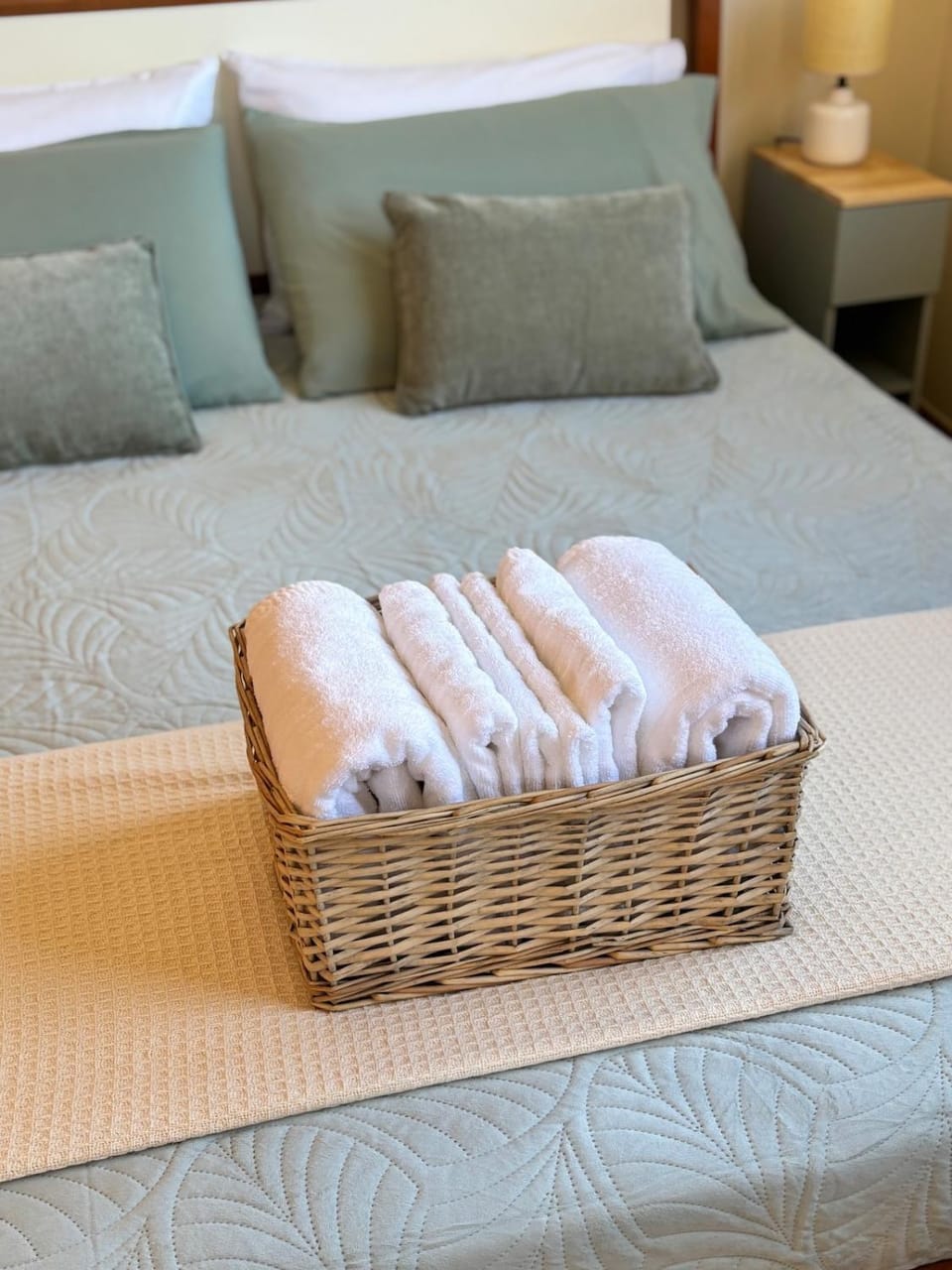 Bed, Bedroom, towels