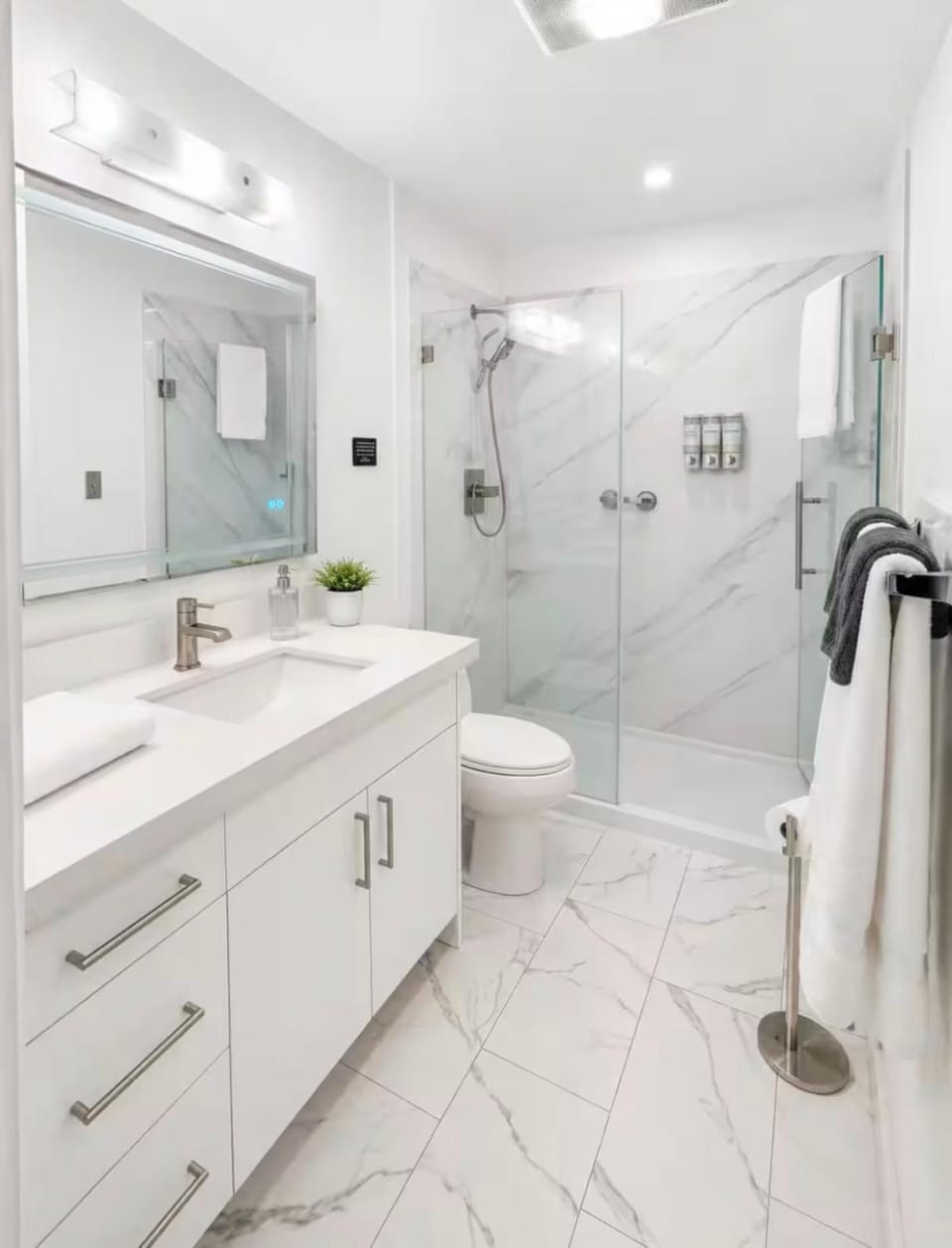 Bright Modern 2BR Walk Everywhere on Capitol Hill Apartment in South Lake Union