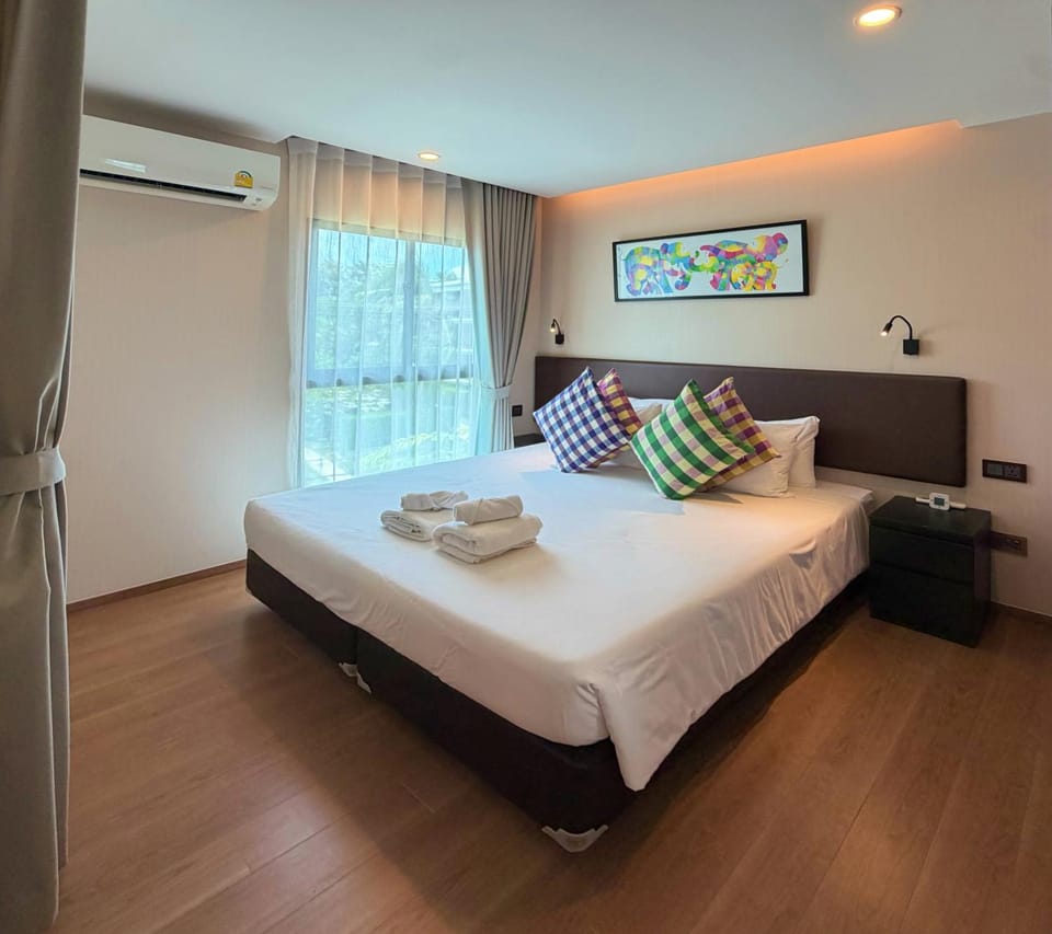 Bed, Bedroom, towels, air conditioner