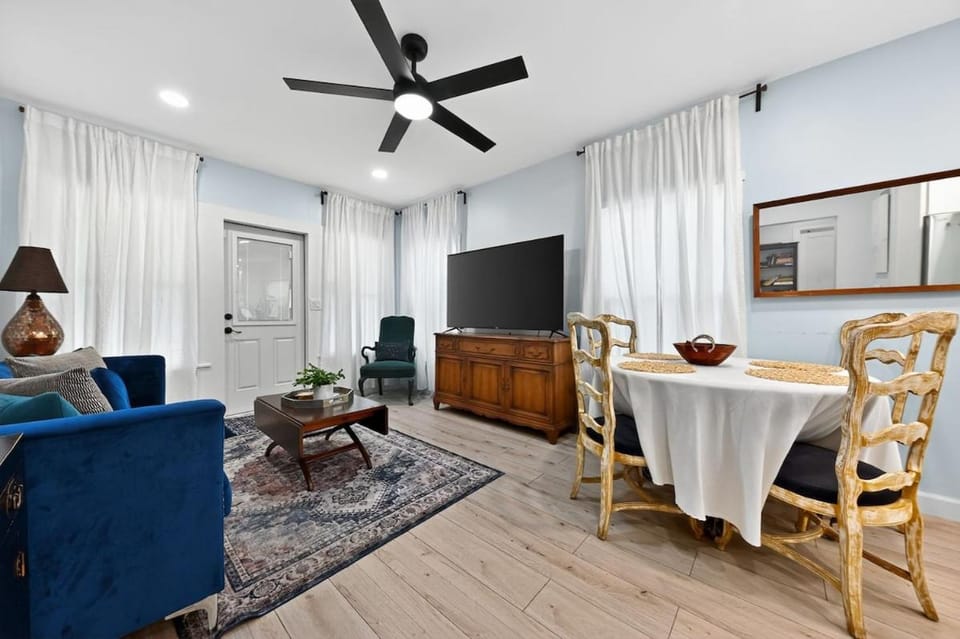 Living room, Dining area