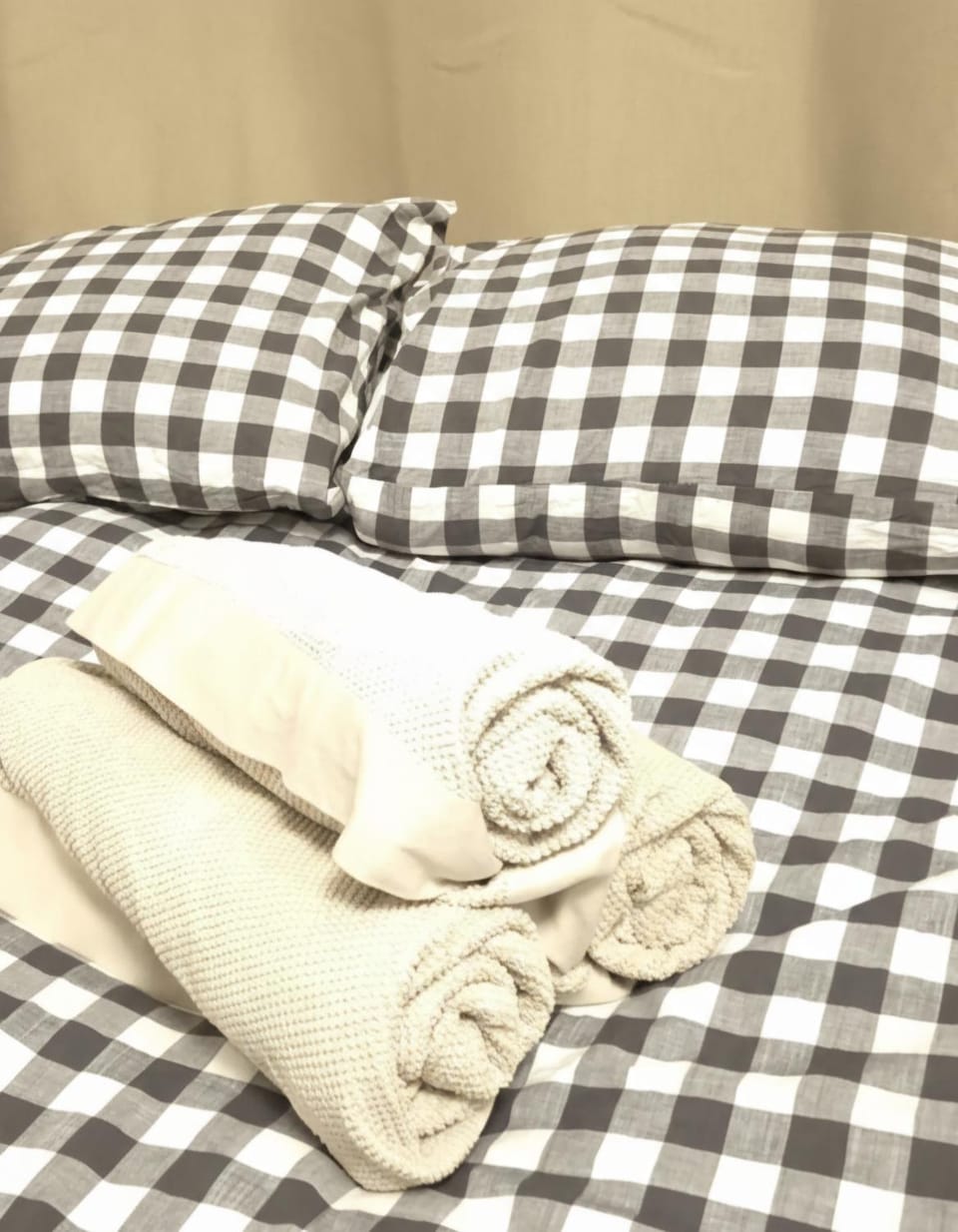 Bed, towels
