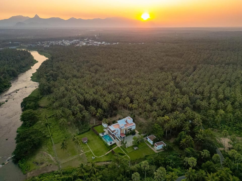Bird's eye view, View (from property/room), Lake view, Mountain view, Sunrise