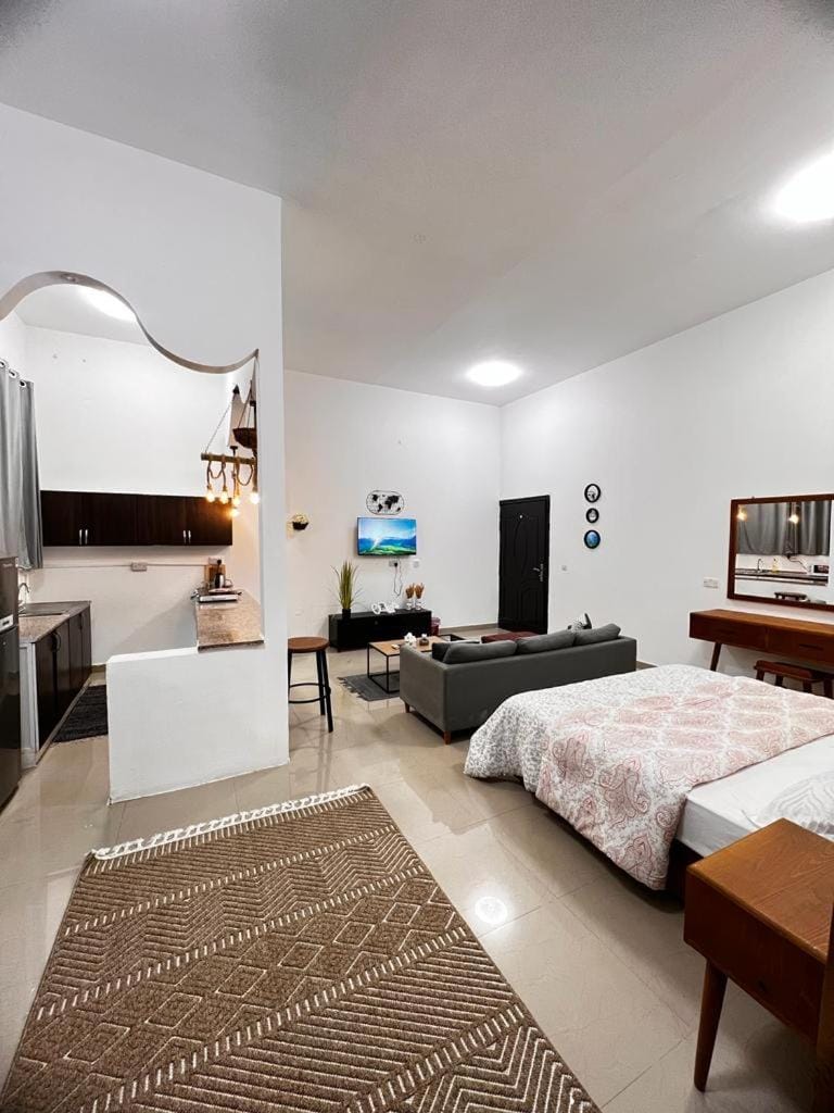 Bed, TV and multimedia, Bedroom