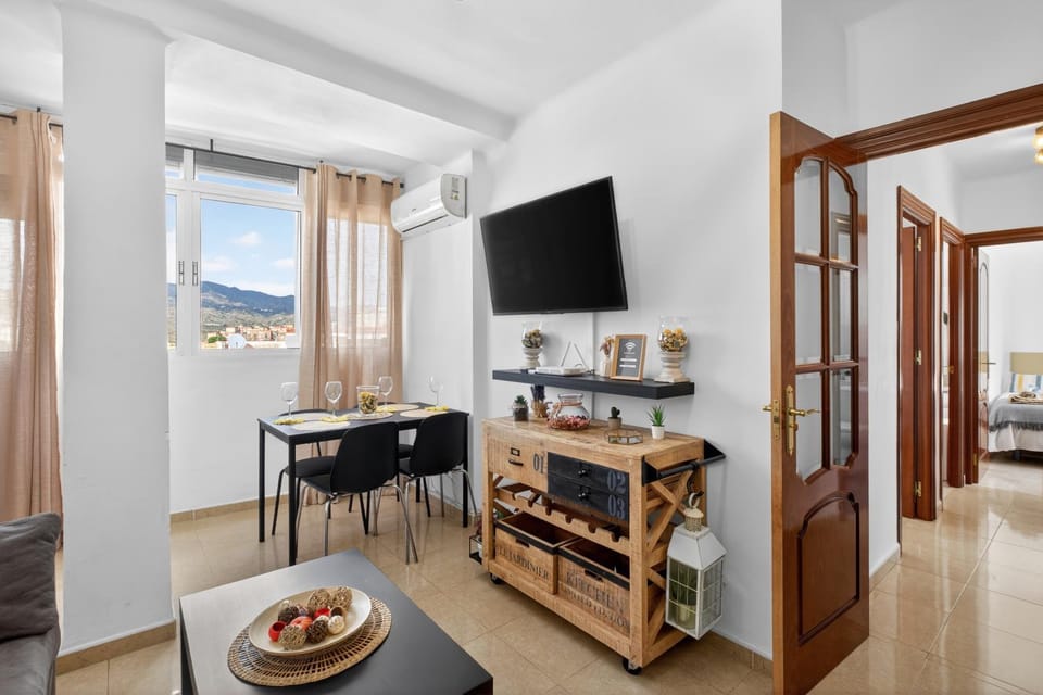Communal lounge/ TV room, TV and multimedia, Dining area, furniture, air conditioner