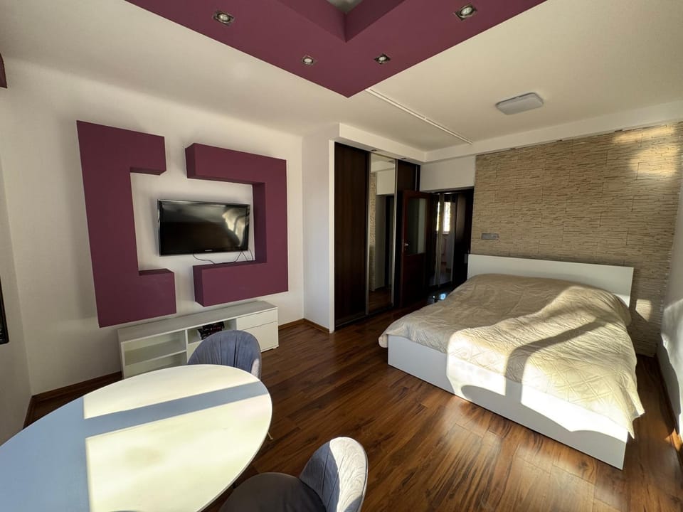 Communal lounge/ TV room, Bed, TV and multimedia, Living room, wardrobe