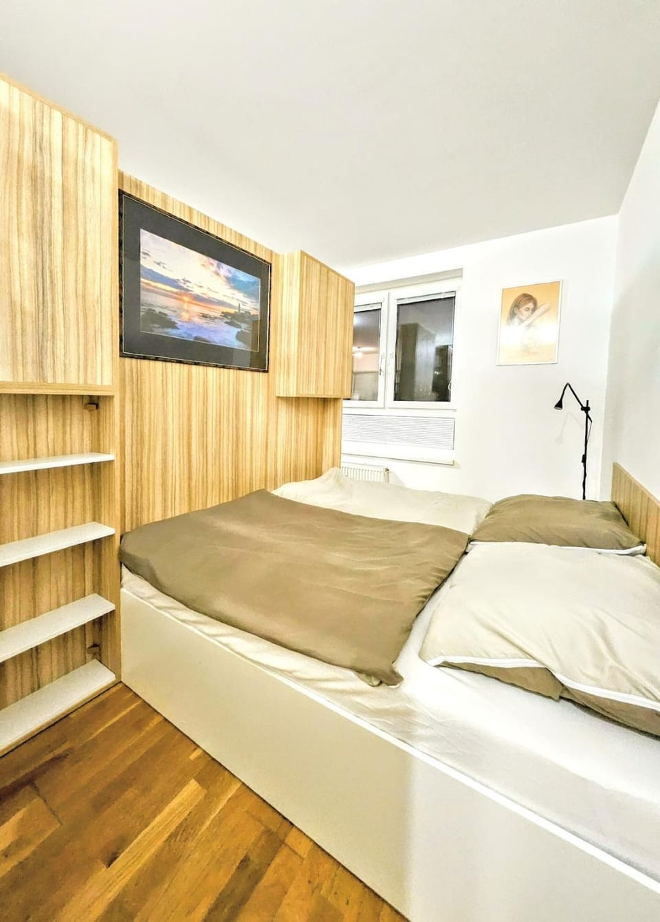 Photo of the whole room, Bedroom