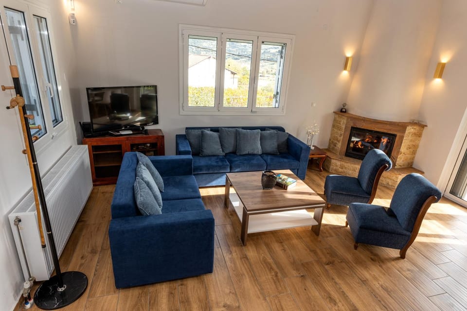 Communal lounge/ TV room, TV and multimedia, Living room, Seating area, Evening entertainment