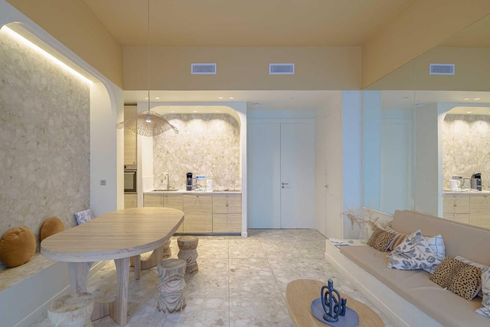 Living room, Seating area