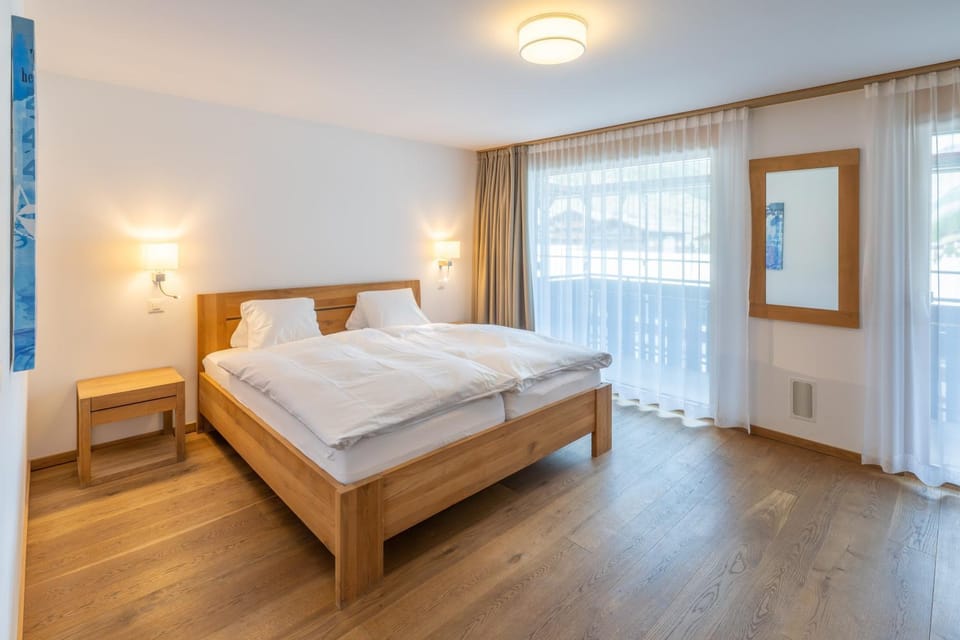 Photo of the whole room, Bedroom, towels