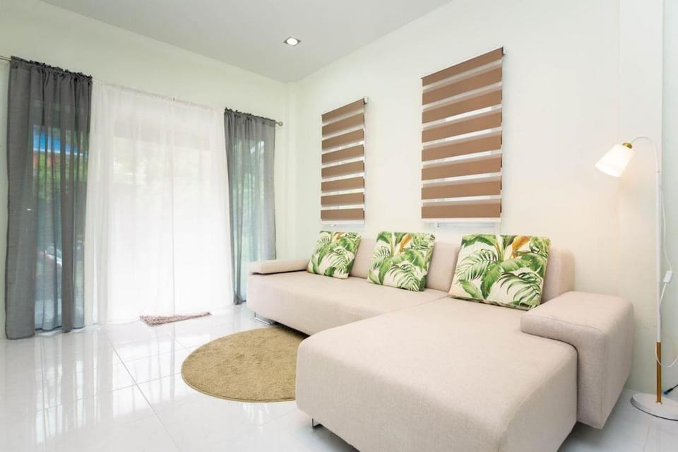 Bed, Living room