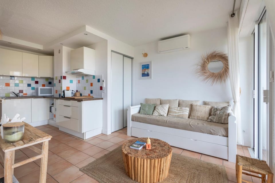 Kitchen or kitchenette, Seating area