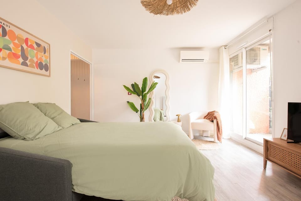 TV and multimedia, Bedroom, air conditioner