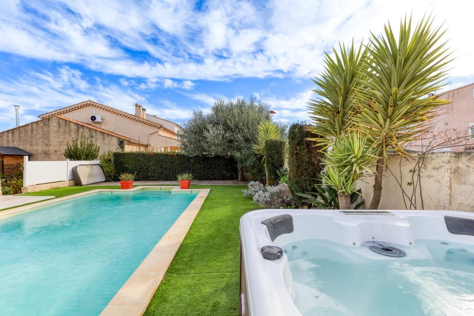 Property building, Swimming pool
