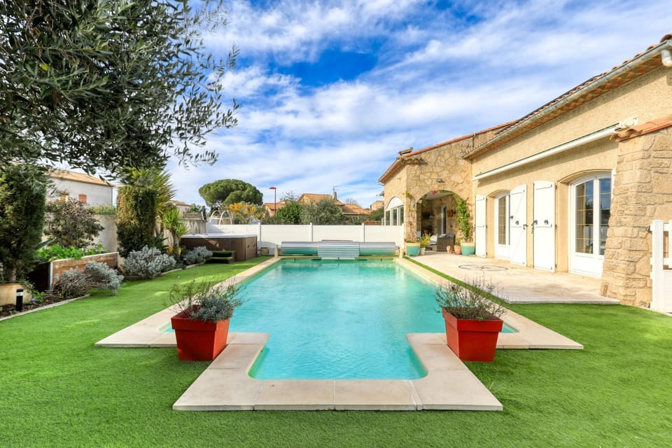 Property building, Swimming pool